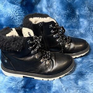 Girls size 1 Dream Pairs, black fur lined ankle boots
